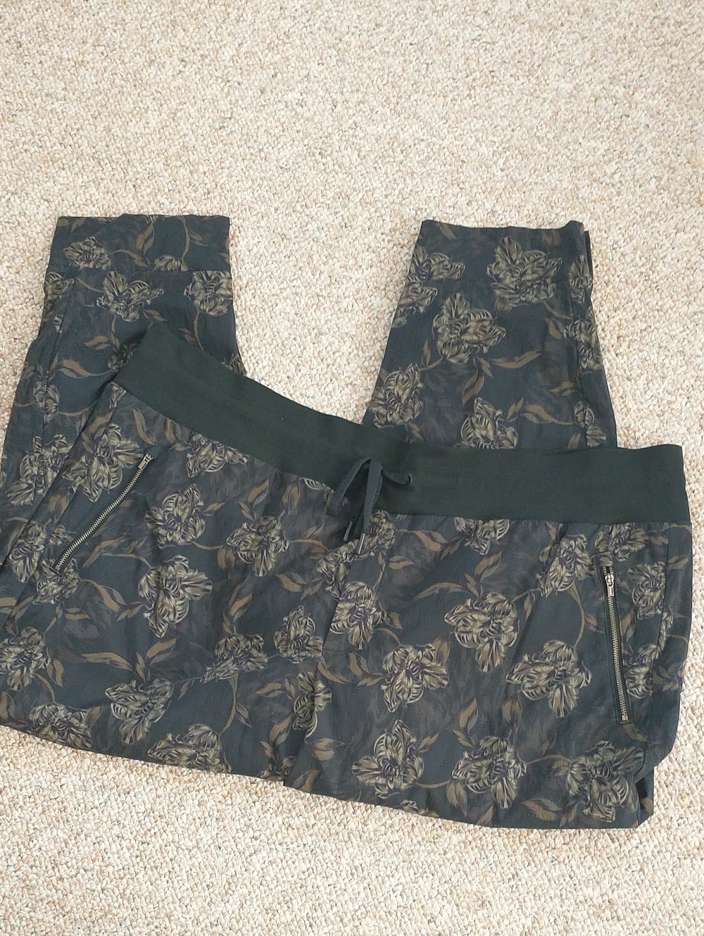 Athleta Trekkie North Printed Jogger Floral Gray Olive Green Size 26